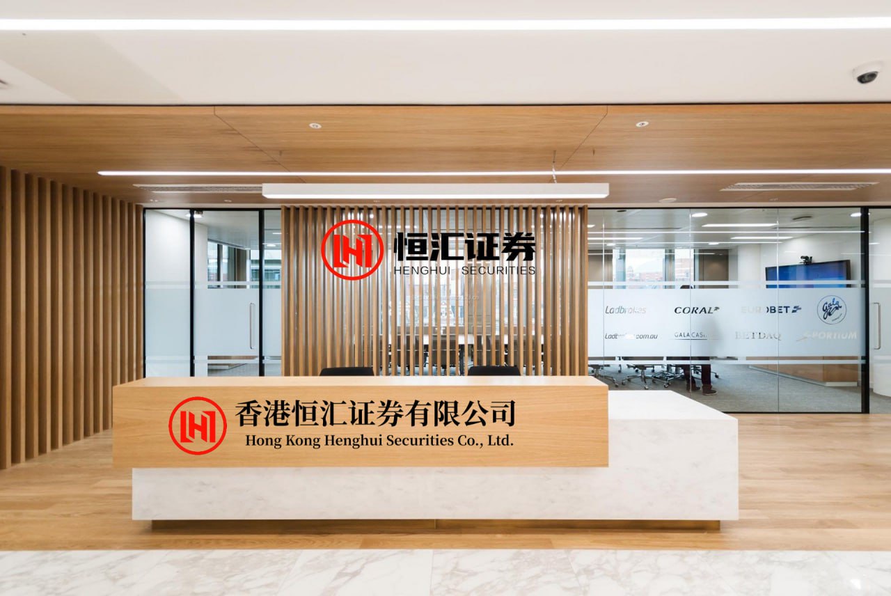 唯信配资 城事漫游指南社：2025.7.7北京穷游已回，我们的避雷建议是做了不少攻略，却在穿衣上出了岔子。之前看很多人说北京现在热，穿短袖短裙拍照合适，就只带了夏装。结果北京早晚温差大，去看升旗时冻得不行...